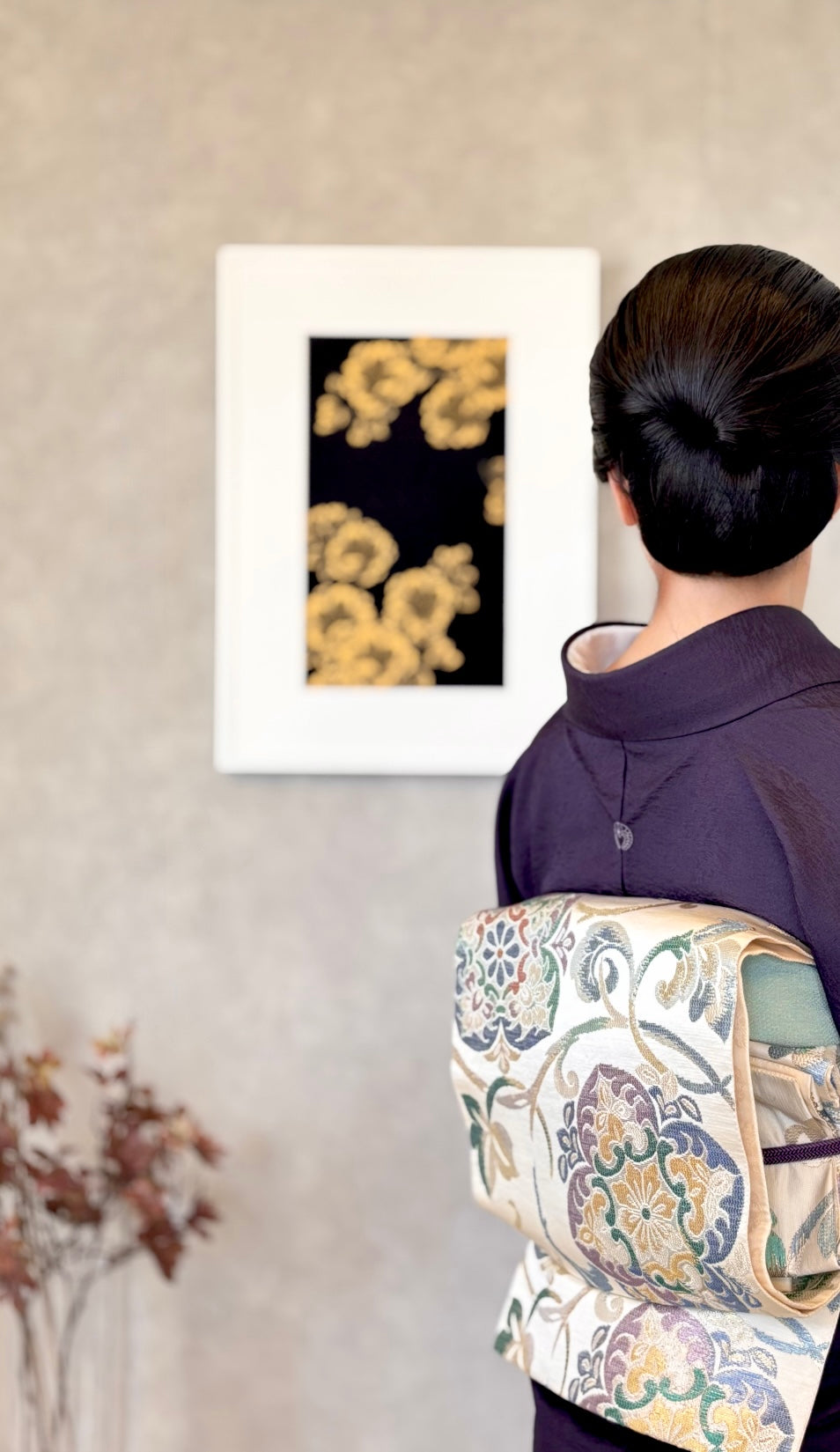帯を切らずに額装できる額縁「帯ウォールアート」。帯を切らないから中の帯の交換も簡単。帯の額装で和モダンな空間を彩る着物の帯のインテリア。ーSAKURA JAPANー