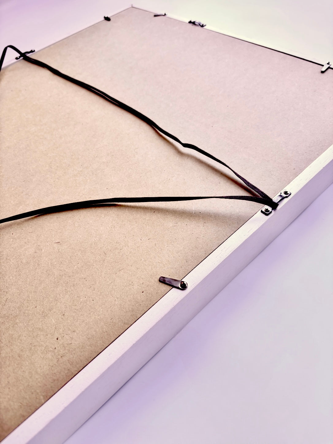 帯を切らずに飾る額縁の背面