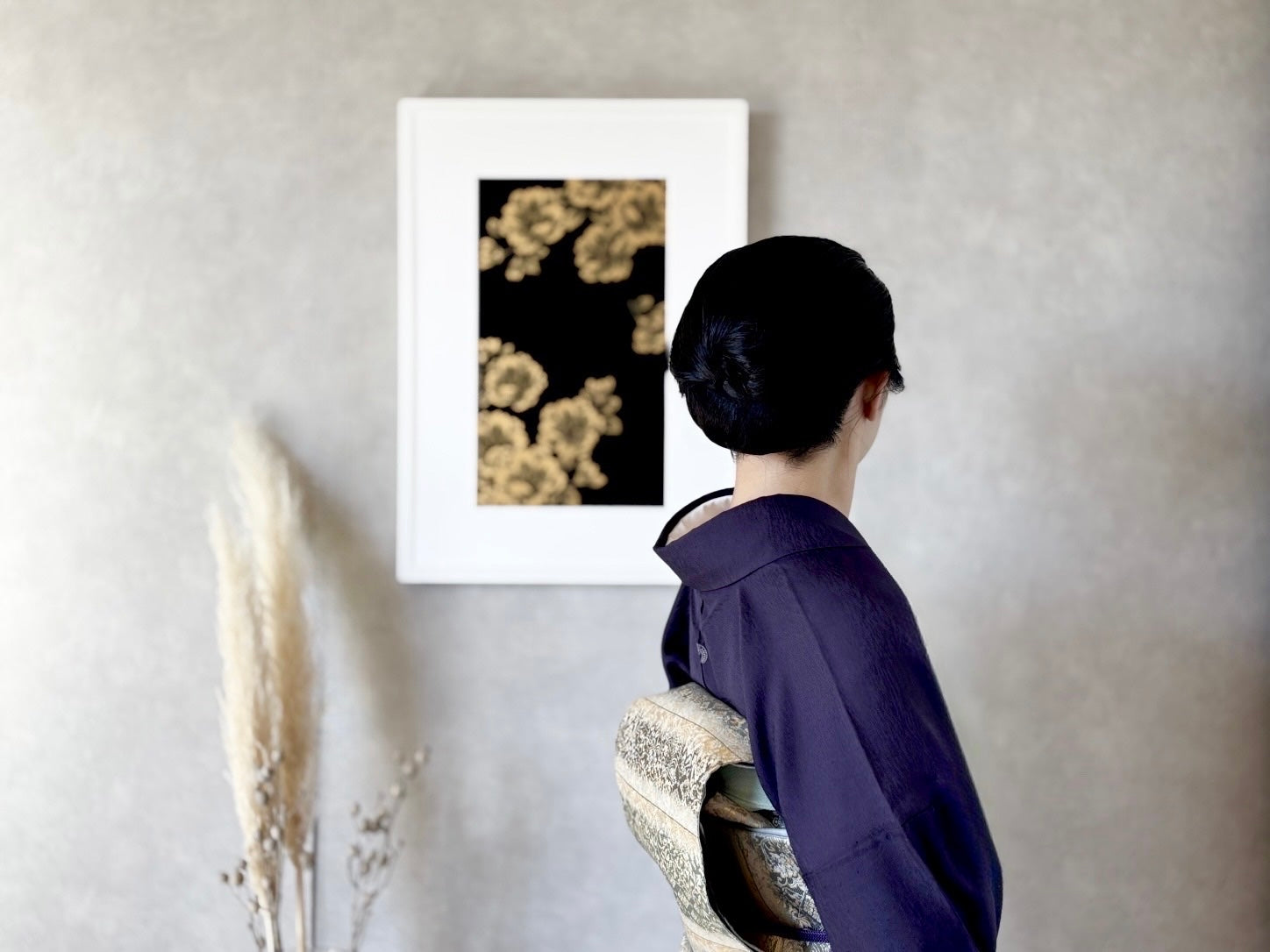 帯をアートとして飾ることで日本の文化的背景に響く空間演出例｜帯ウォールアート