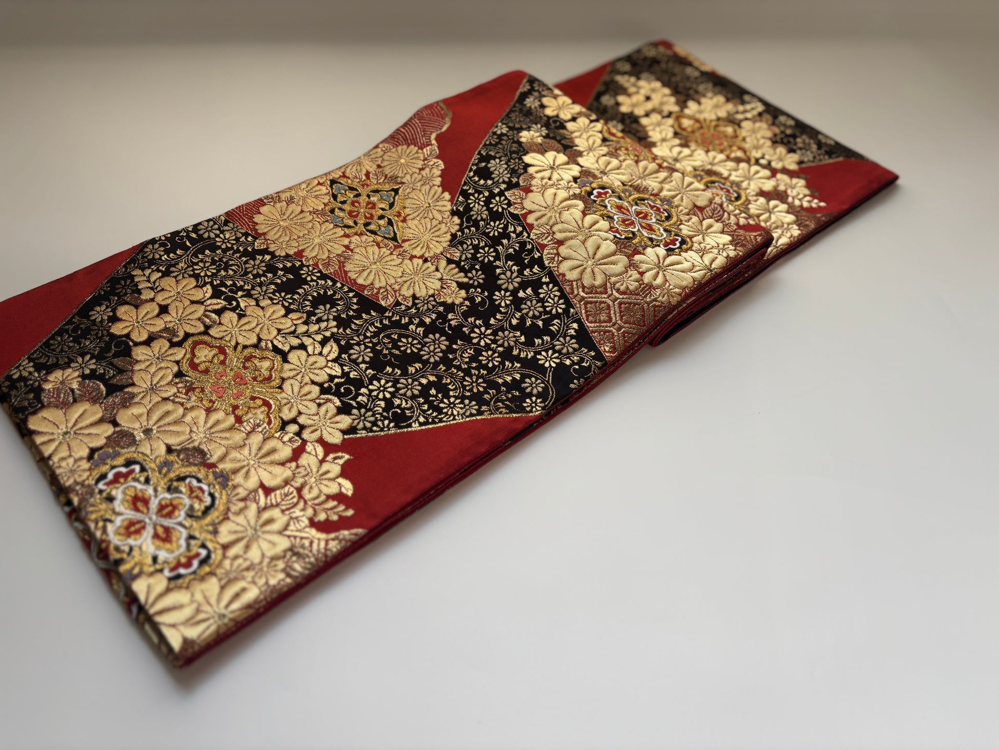 掛け替え自由な帯ウォールアート｜気分に合わせて簡単模様替え